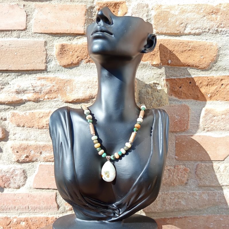 Collier en noisetier turquoise africaine amazonite et jade