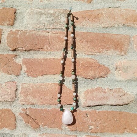 Collier en noisetier turquoise africaine quartz rose