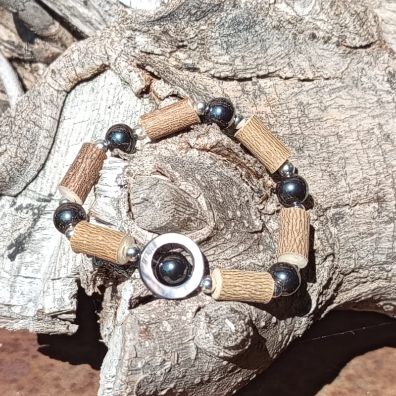 Bracelet en noisetier hématite et nacre