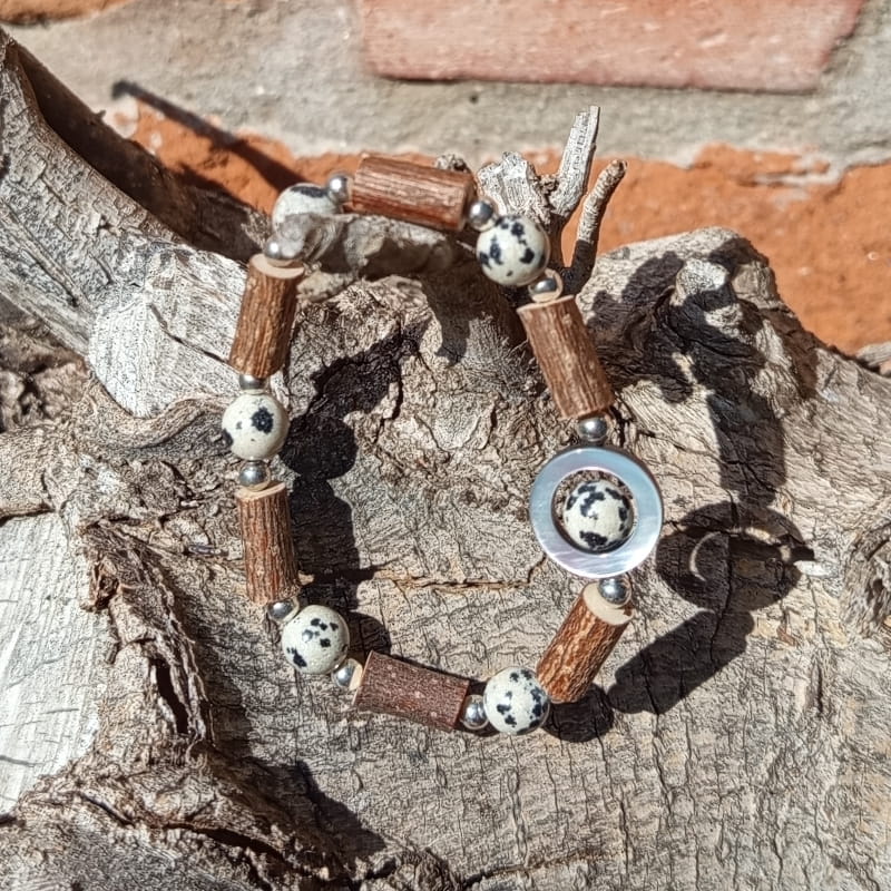 Bracelet en noisetier et jaspe dalmatien nacre