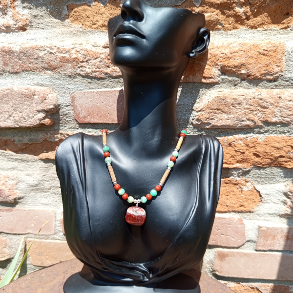 Collier noisetier jaspe rouge œil de taureau et chrysoprase