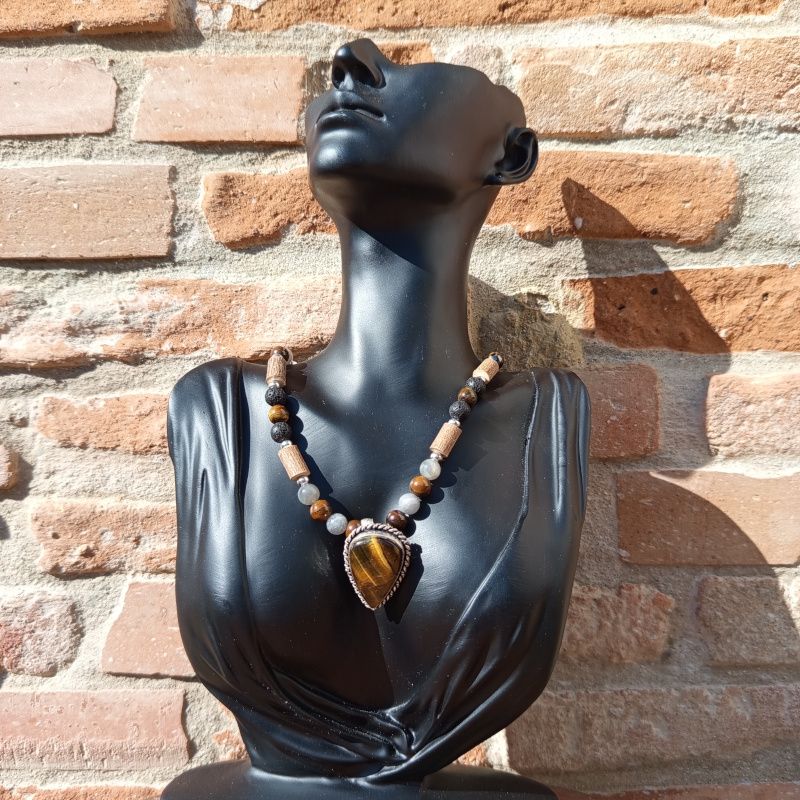 Collier en noisetier labradorite œil de tigre lave